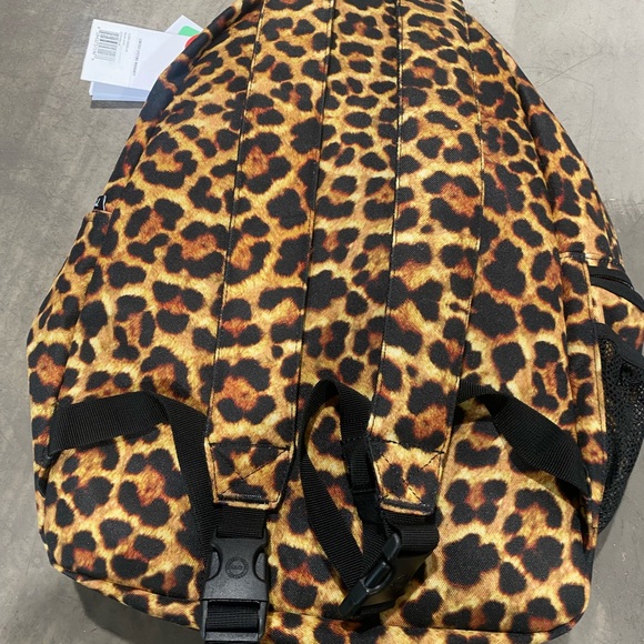 HERSCHEL leopard print diaper backpack with LOTS of pockets and changing pad👶🏻 - Picture 5 of 15